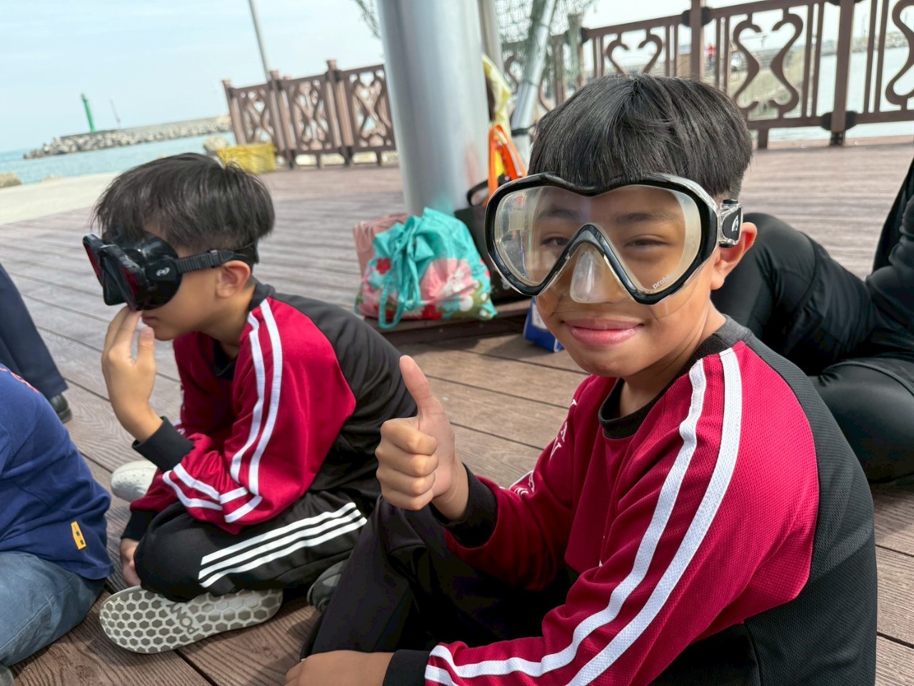 1140526海洋在地守護計畫學生水下浮潛觀察鈕扣珊瑚活動